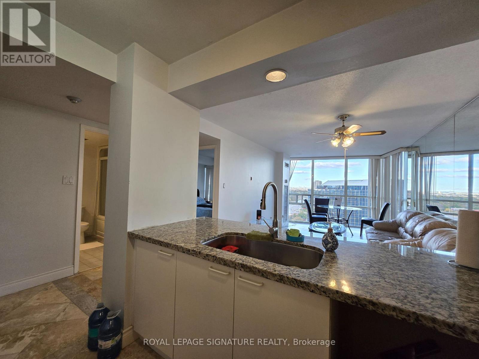 1202 - 50 Eglinton Avenue, Mississauga, Ontario  L5R 3P5 - Photo 15 - W12448262