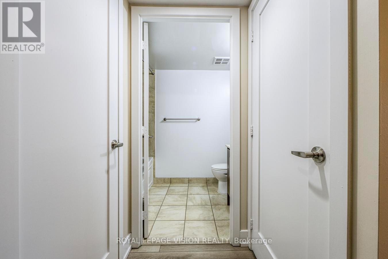 1811 - 20 Blue Jays Way, Toronto, Ontario  M5V 3W6 - Photo 19 - C12473879