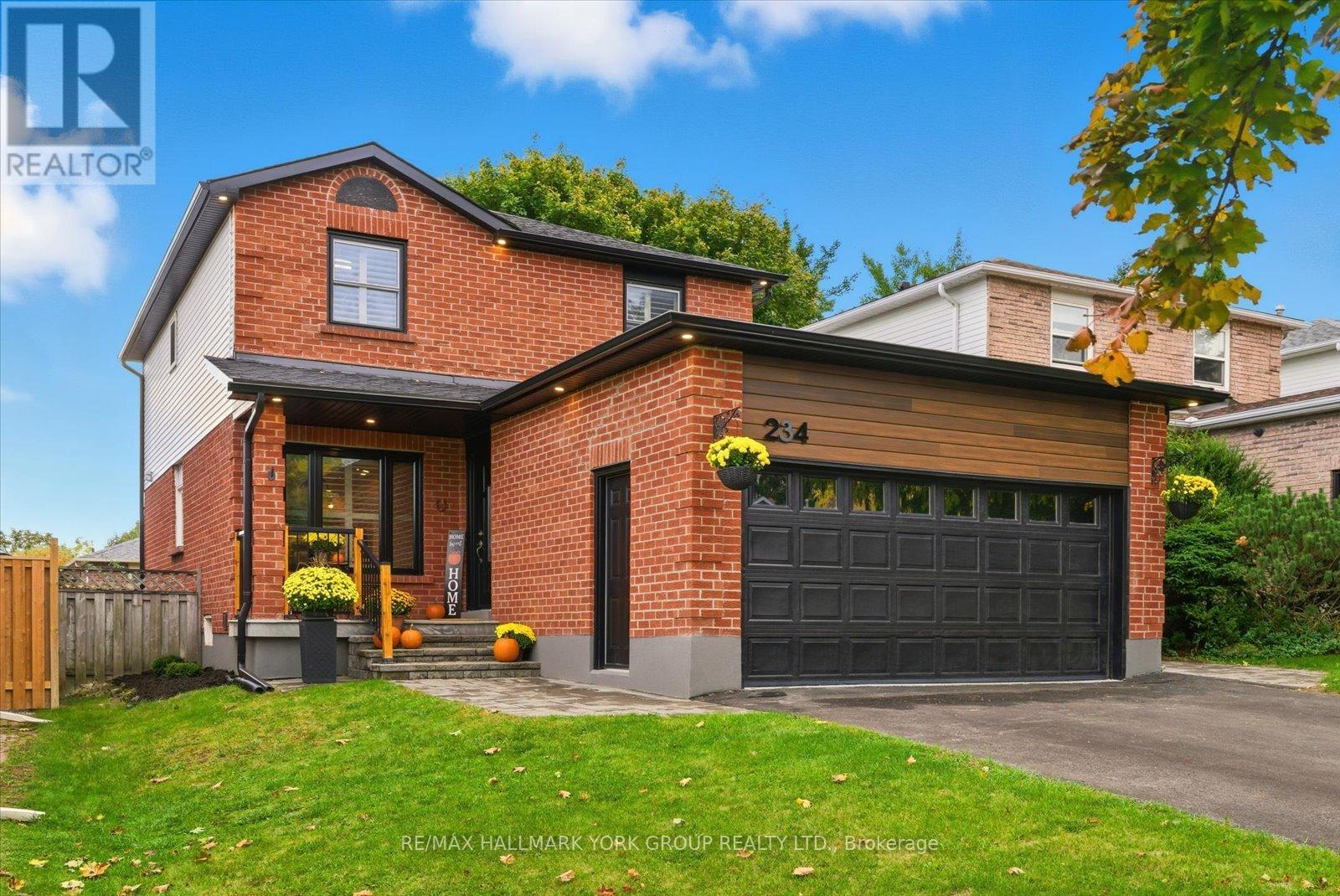 234 Billings Crescent, Newmarket (Bristol-London), Ontario  L3Y 7Y7 - Photo 1 - N12473907