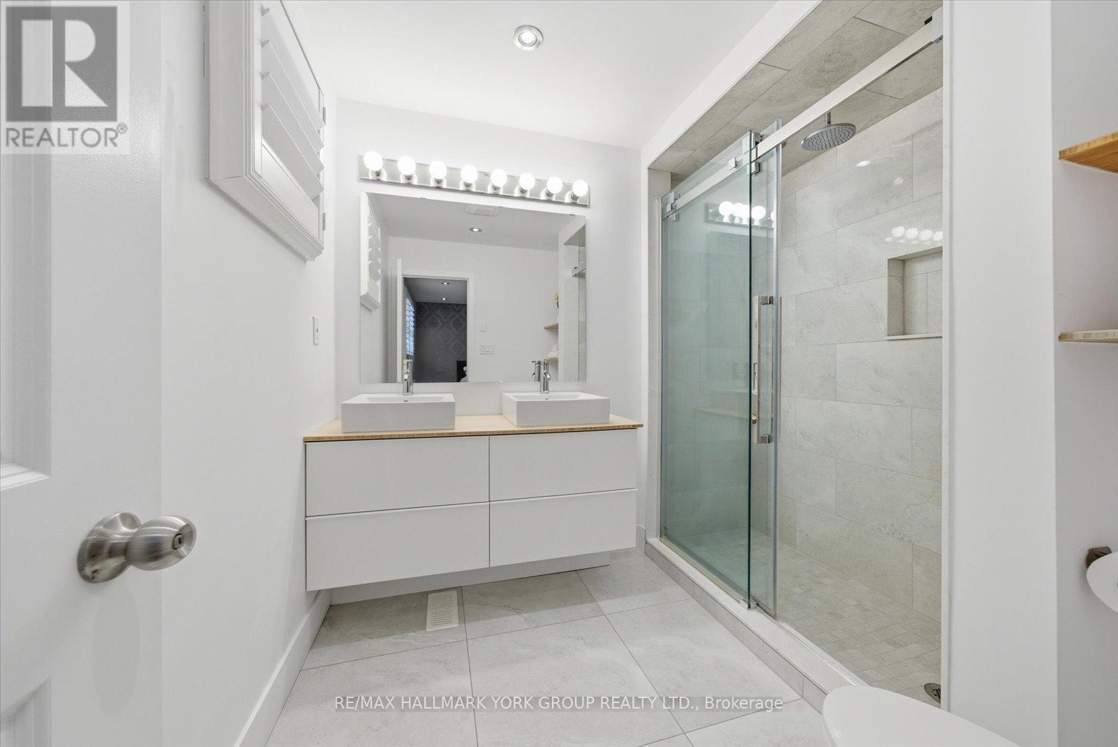234 Billings Crescent, Newmarket (Bristol-London), Ontario  L3Y 7Y7 - Photo 15 - N12473907