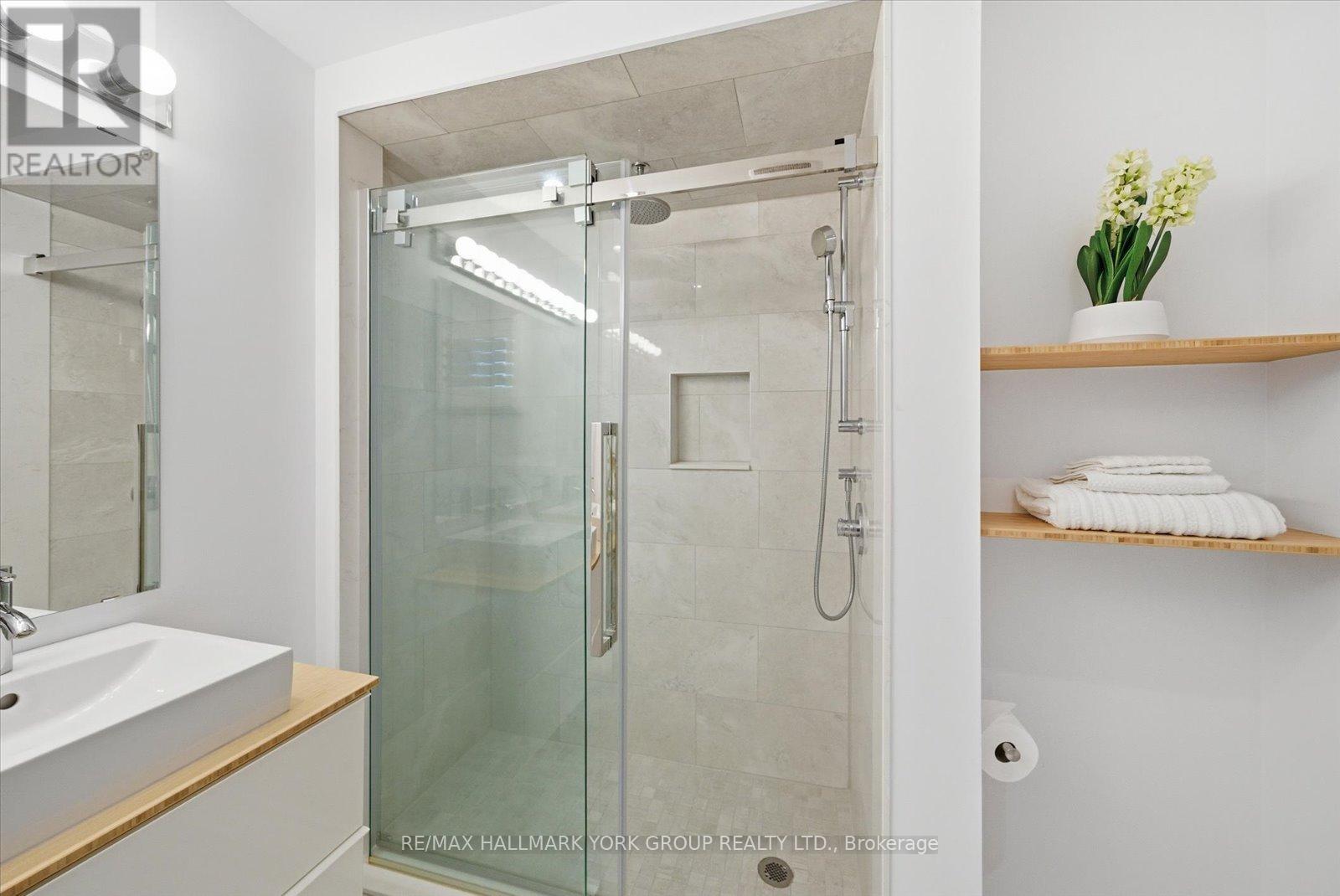 234 Billings Crescent, Newmarket (Bristol-London), Ontario  L3Y 7Y7 - Photo 16 - N12473907