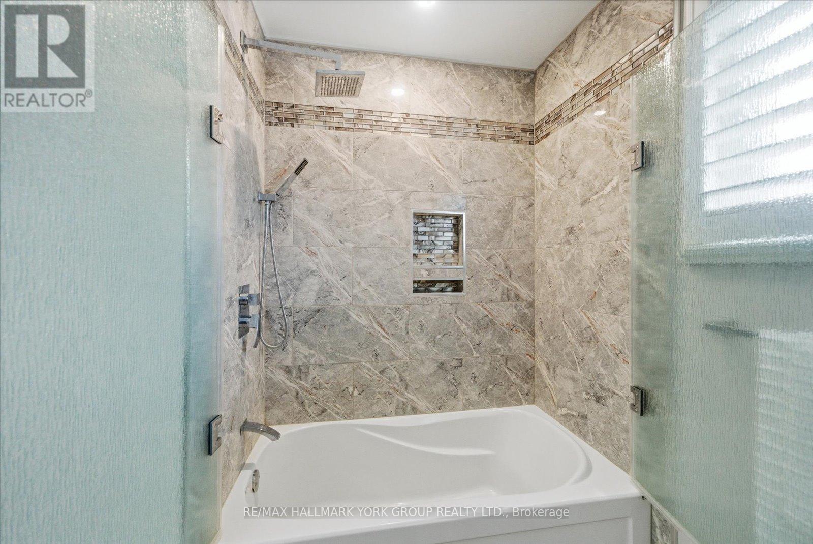 234 Billings Crescent, Newmarket (Bristol-London), Ontario  L3Y 7Y7 - Photo 20 - N12473907