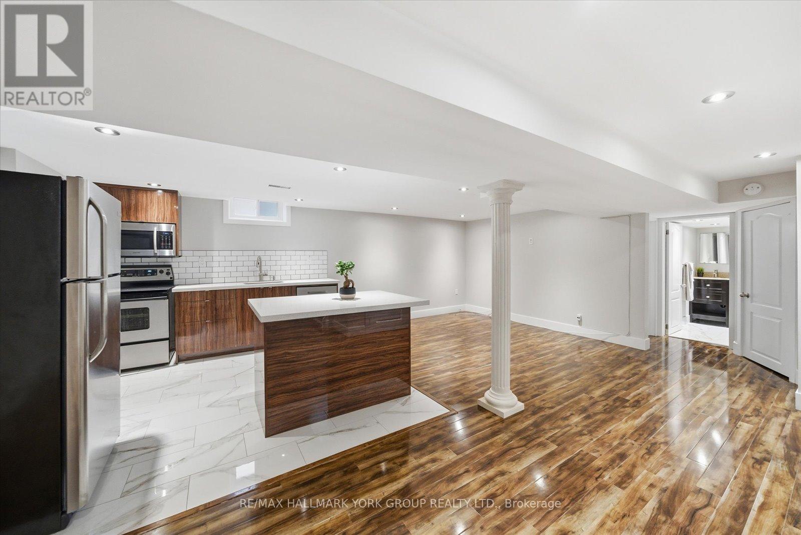 234 Billings Crescent, Newmarket (Bristol-London), Ontario  L3Y 7Y7 - Photo 24 - N12473907