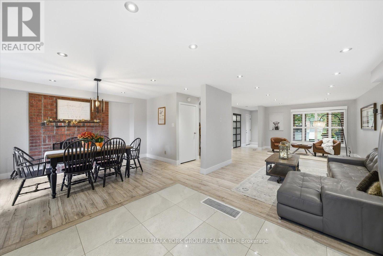 234 Billings Crescent, Newmarket (Bristol-London), Ontario  L3Y 7Y7 - Photo 8 - N12473907