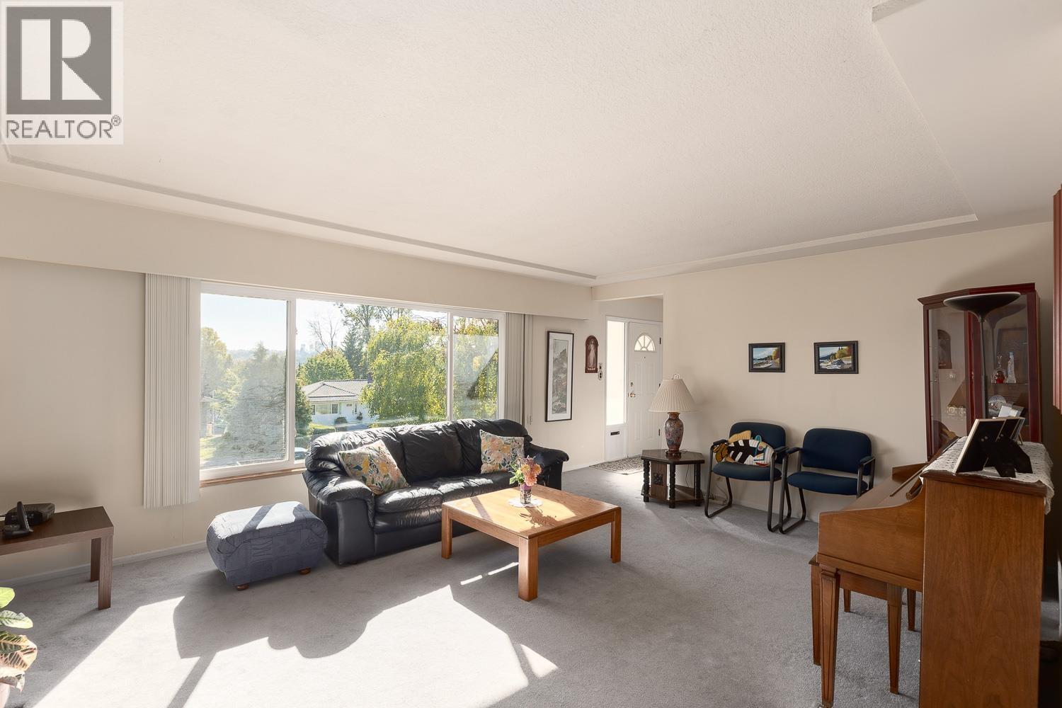 6465 Dawson Street, Burnaby, British Columbia  V5B 2W7 - Photo 3 - R3060150
