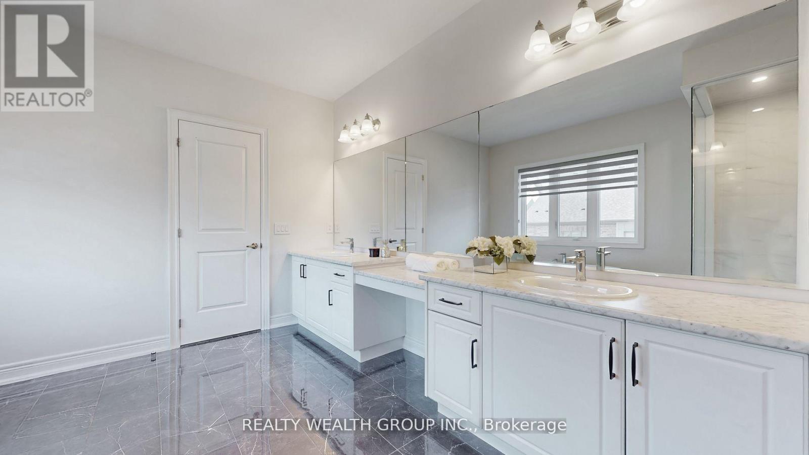 2421 Irene Crescent, Oakville, Ontario  L6H 7C5 - Photo 21 - W12473894