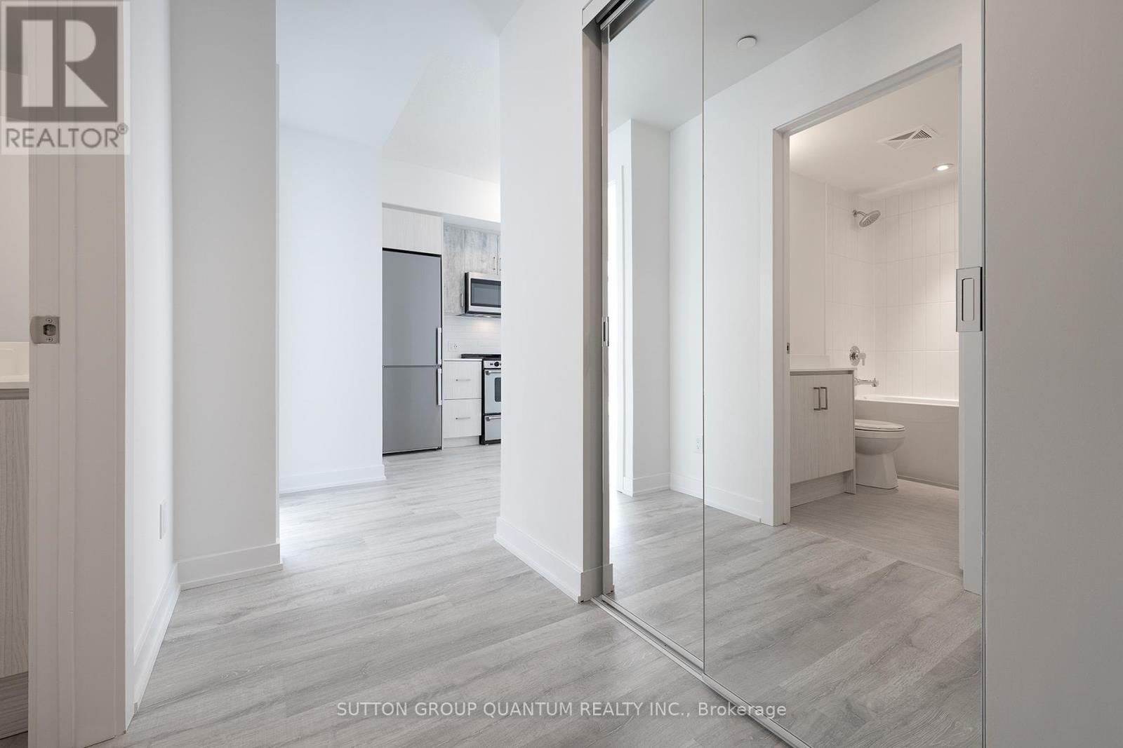 422 - 251 Manitoba Street, Toronto, Ontario  M8Y 0C7 - Photo 2 - W12473903