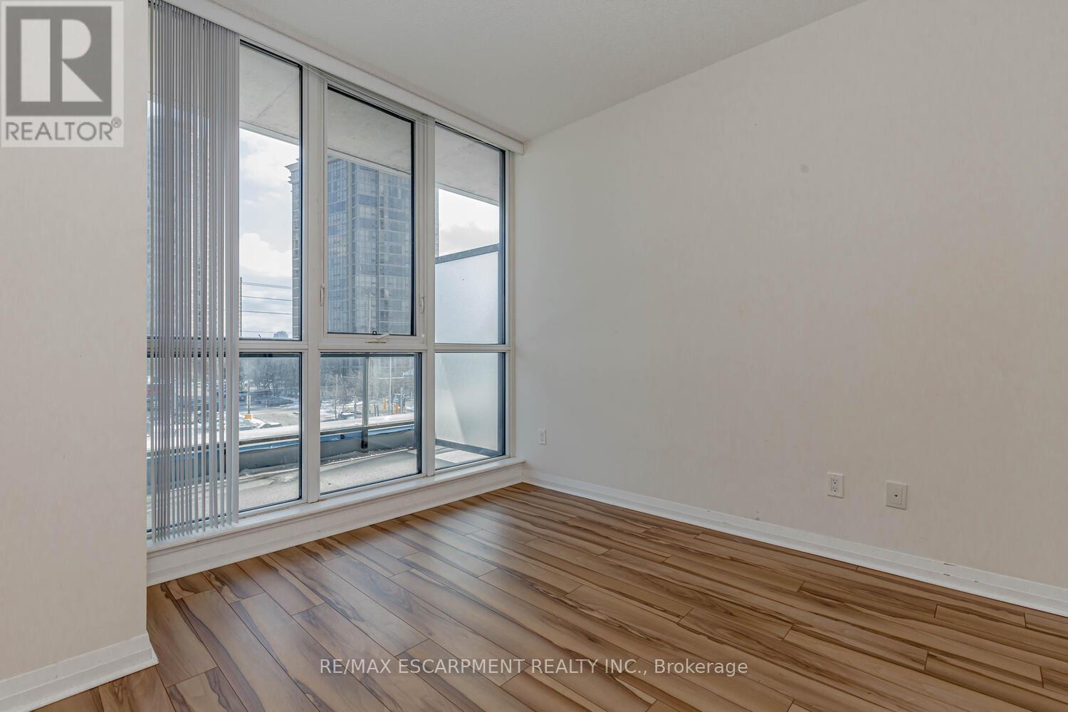 302 - 75 Eglinton Avenue W, Mississauga, Ontario  L5R 0E5 - Photo 18 - W12473953