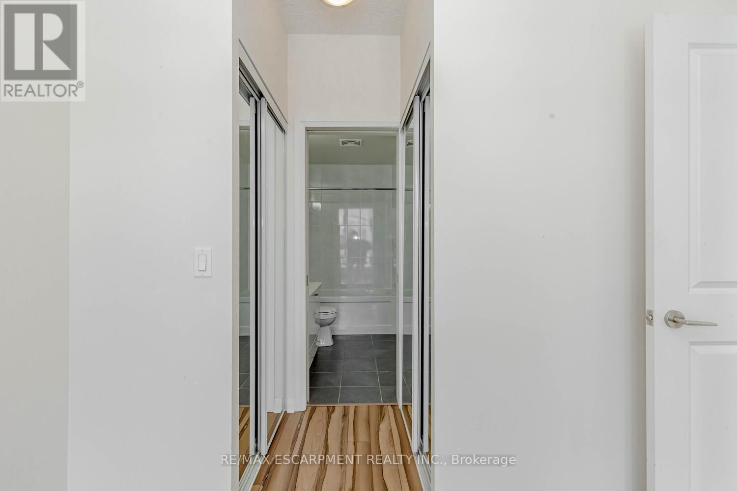302 - 75 Eglinton Avenue W, Mississauga, Ontario  L5R 0E5 - Photo 20 - W12473953