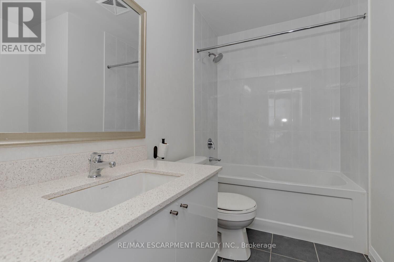 302 - 75 Eglinton Avenue W, Mississauga, Ontario  L5R 0E5 - Photo 21 - W12473953