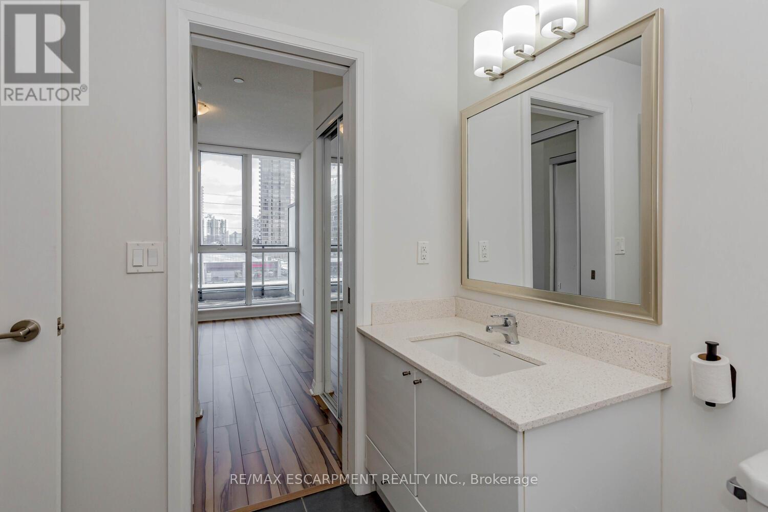 302 - 75 Eglinton Avenue W, Mississauga, Ontario  L5R 0E5 - Photo 22 - W12473953