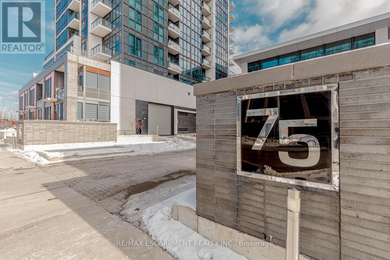 302 - 75 Eglinton Avenue W, Mississauga, Ontario  L5R 0E5 - Photo 4 - W12473953