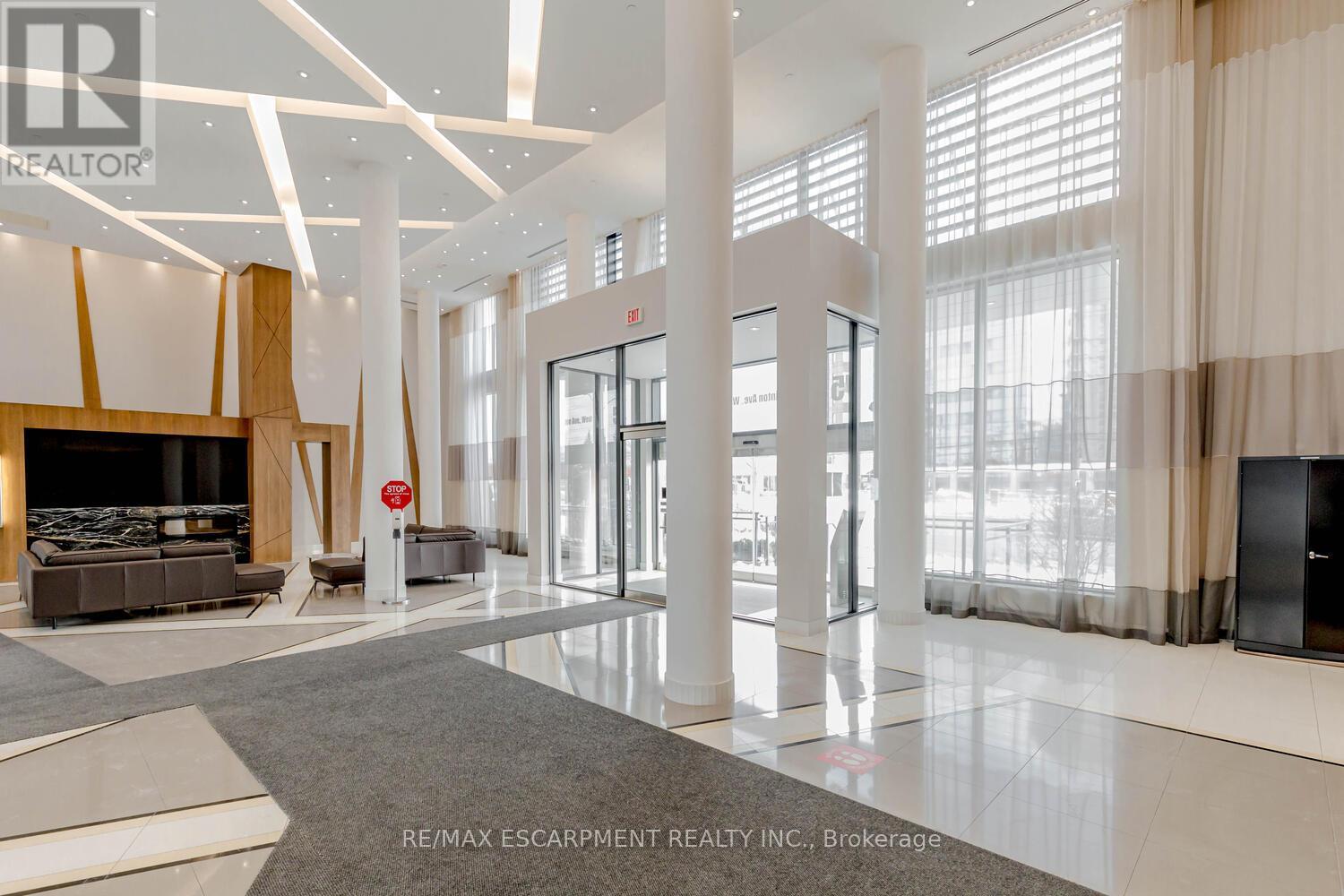 302 - 75 Eglinton Avenue W, Mississauga, Ontario  L5R 0E5 - Photo 6 - W12473953