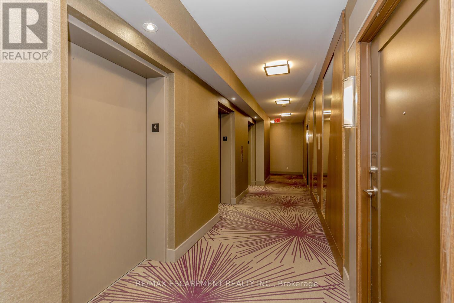 302 - 75 Eglinton Avenue W, Mississauga, Ontario  L5R 0E5 - Photo 8 - W12473953