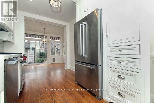 Main - 36 Glenholme Avenue, Toronto, Ontario  M6H 3A9 - Photo 8 - W12473959