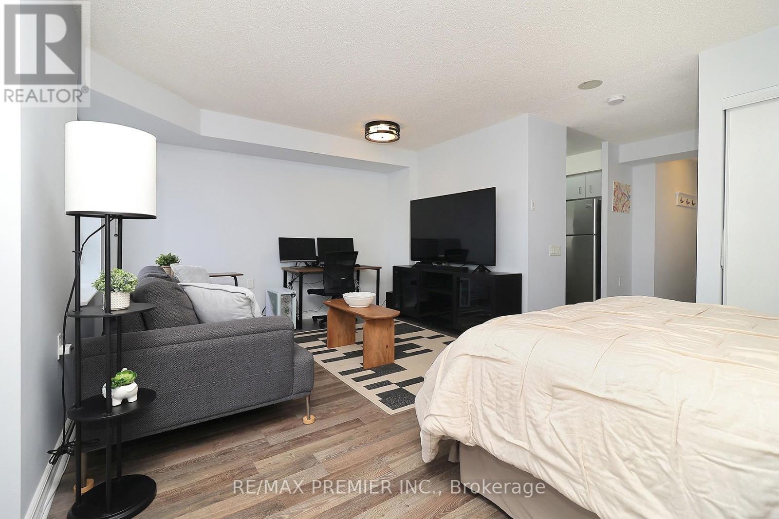 721 - 650 Lawrence Avenue, Toronto (Englemount-Lawrence), Ontario  M6A 3E8 - Photo 3 - C12473993