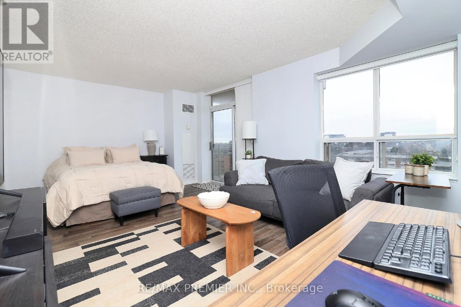 721 - 650 Lawrence Avenue, Toronto (Englemount-Lawrence), Ontario  M6A 3E8 - Photo 4 - C12473993