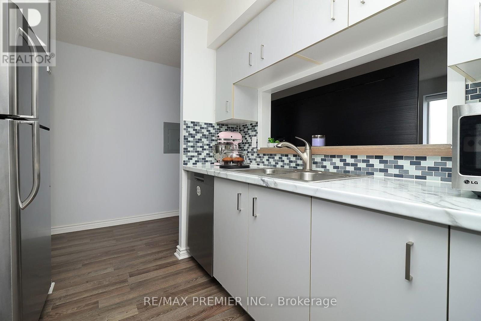 721 - 650 Lawrence Avenue, Toronto (Englemount-Lawrence), Ontario  M6A 3E8 - Photo 6 - C12473993