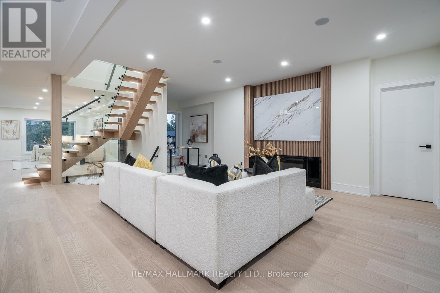 116 Kennard Avenue, Toronto (Bathurst Manor), Ontario  M3H 4M4 - Photo 16 - C12474001