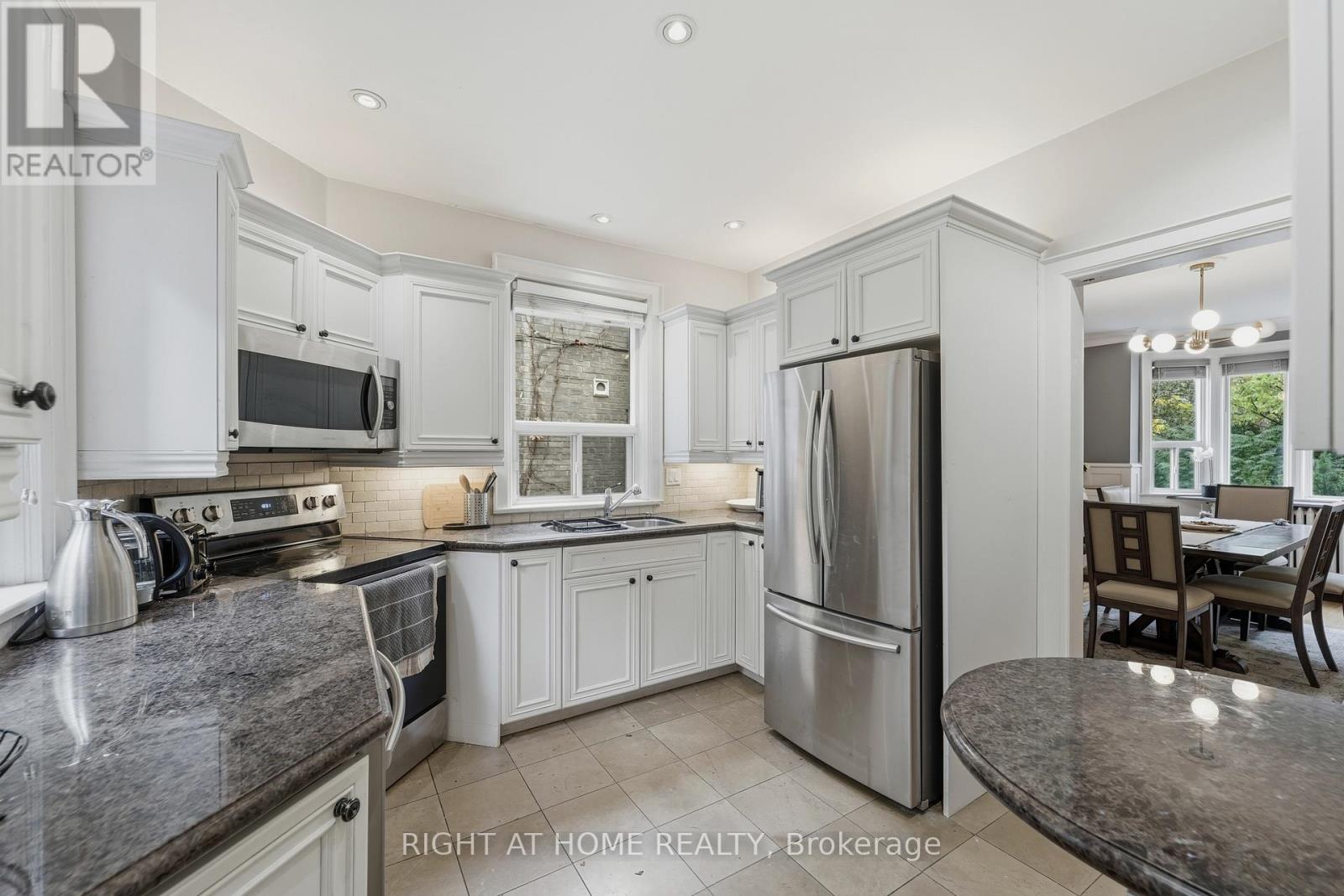 202 Dinnick Crescent, Toronto, Ontario  M4N 1M3 - Photo 13 - C12474074
