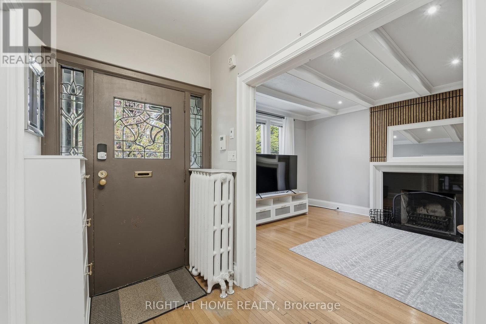 202 Dinnick Crescent, Toronto, Ontario  M4N 1M3 - Photo 4 - C12474074