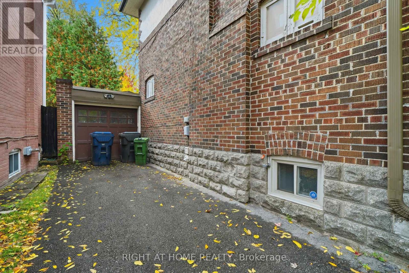 202 Dinnick Crescent, Toronto, Ontario  M4N 1M3 - Photo 45 - C12474074