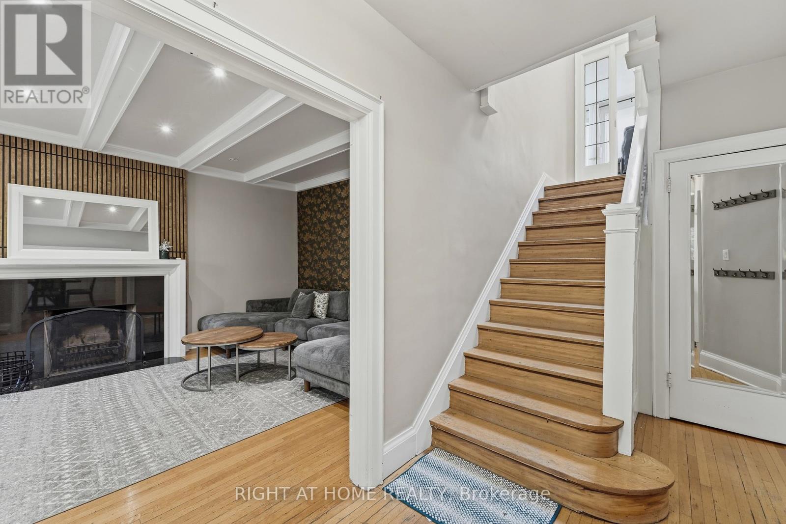 202 Dinnick Crescent, Toronto, Ontario  M4N 1M3 - Photo 5 - C12474074