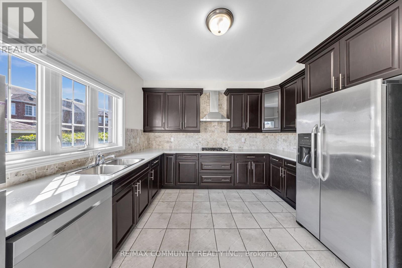 35 Mccourt Drive, Ajax, Ontario  L1Z 0P1 - Photo 12 - E12474032