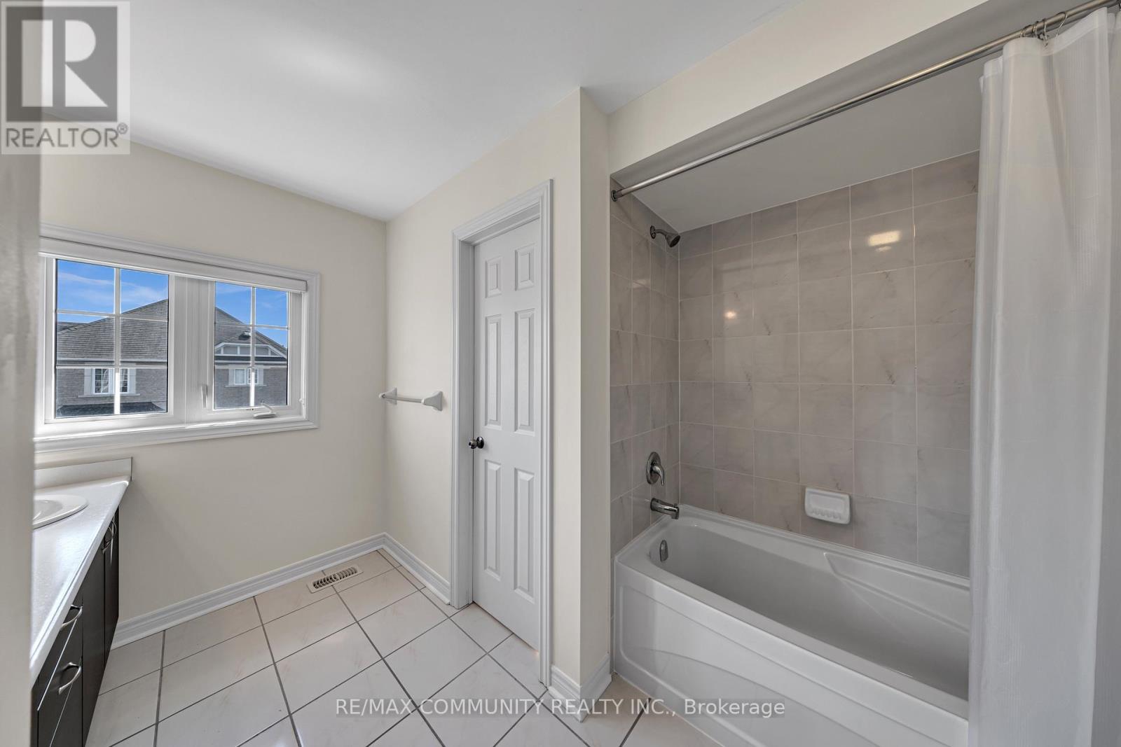 35 Mccourt Drive, Ajax, Ontario  L1Z 0P1 - Photo 23 - E12474032