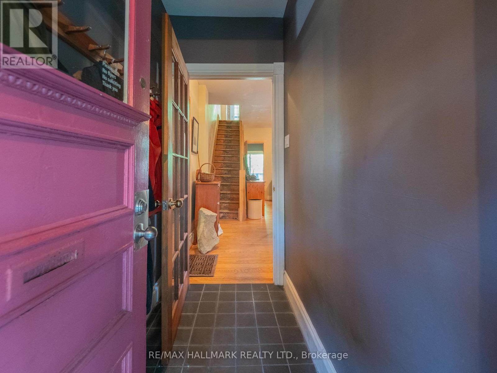 116 Victor Avenue, Toronto, Ontario  M4K 1A8 - Photo 5 - E12474035