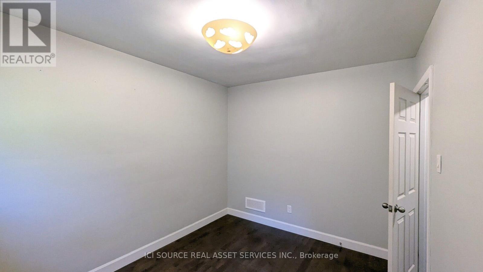 Main Floor - 43 Tansley Avenue, Toronto, Ontario  M1J 1P2 - Photo 12 - E12474097