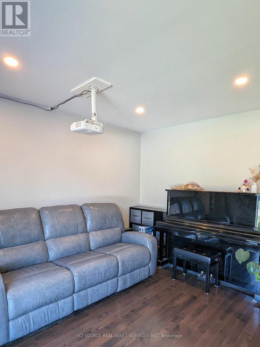 Main Floor - 43 Tansley Avenue, Toronto, Ontario  M1J 1P2 - Photo 4 - E12474097