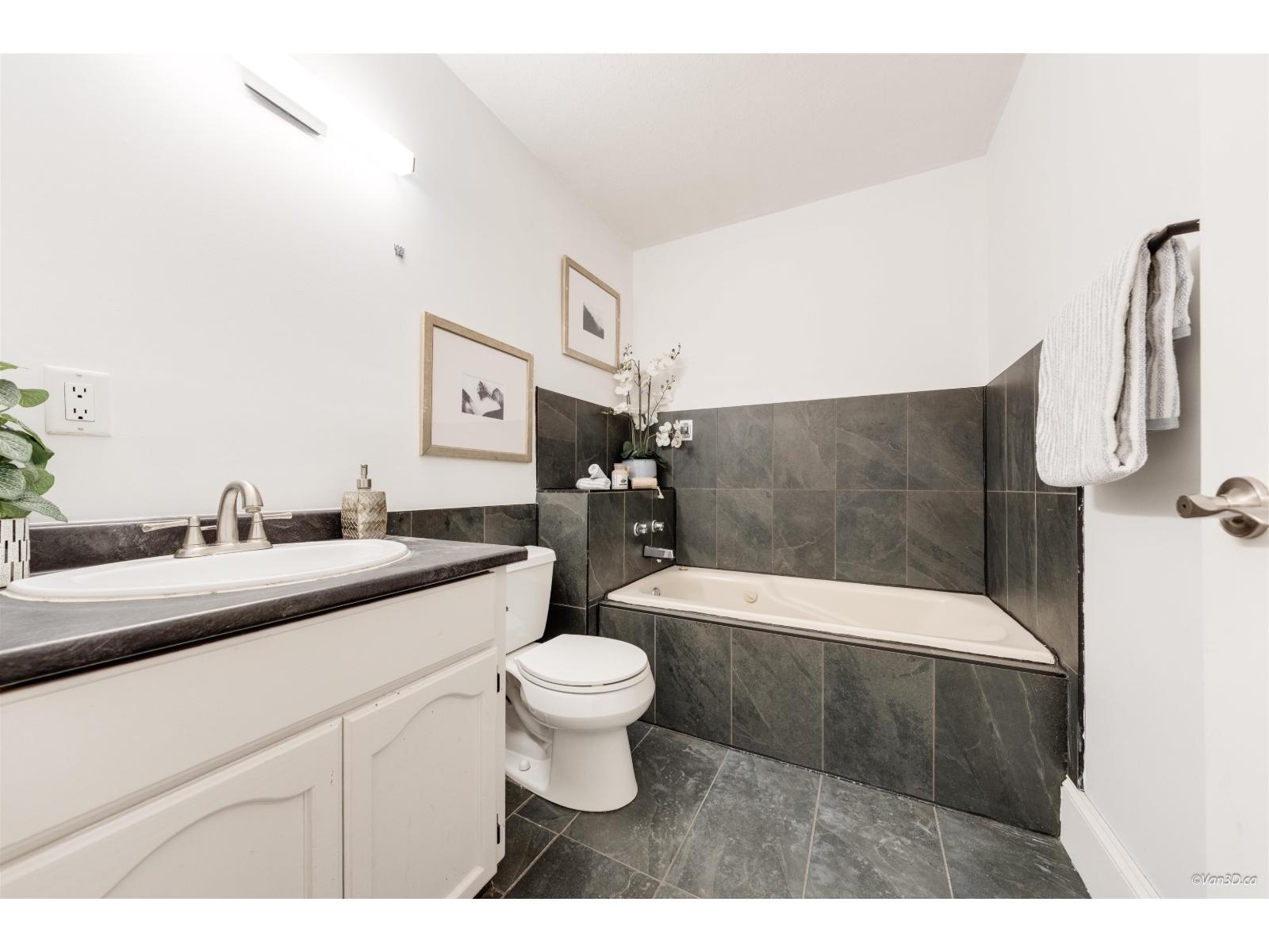 305 5710 201 Street, Langley, British Columbia V3A 8A8 - Photo 24 - R3060380