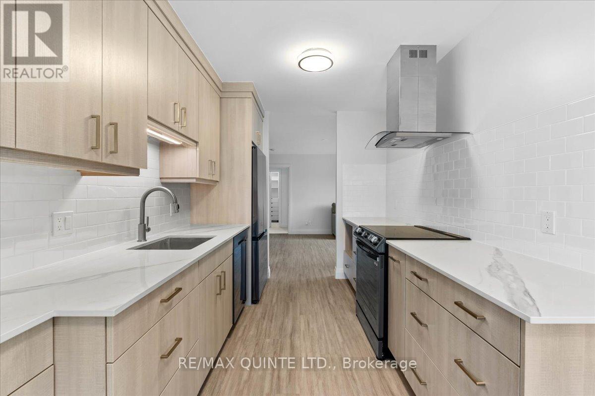 321 - 8 Talbot Street, Prince Edward County, Ontario K0K 2T0 - Photo 11 - X12473983