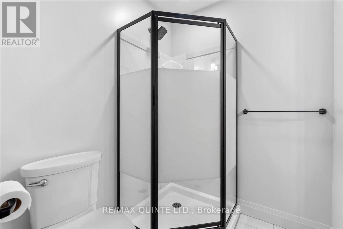 321 - 8 Talbot Street, Prince Edward County, Ontario K0K 2T0 - Photo 17 - X12473983