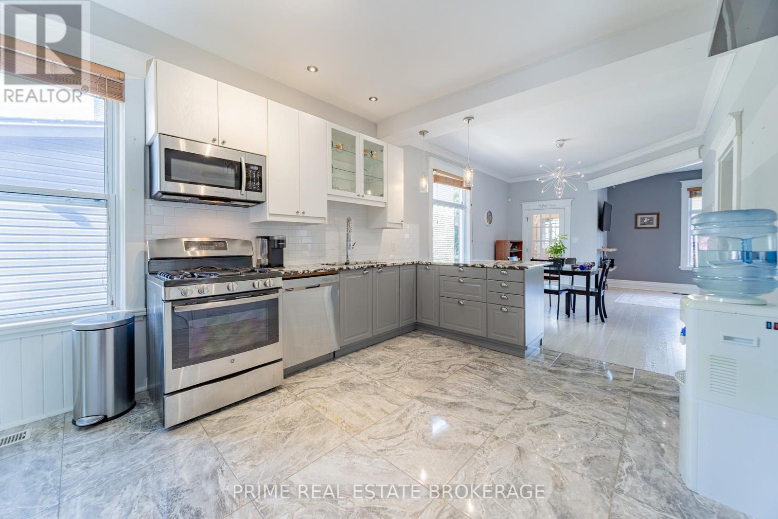 11 Briscoe Street E, London South, Ontario  N6C 1W8 - Photo 14 - X12473847