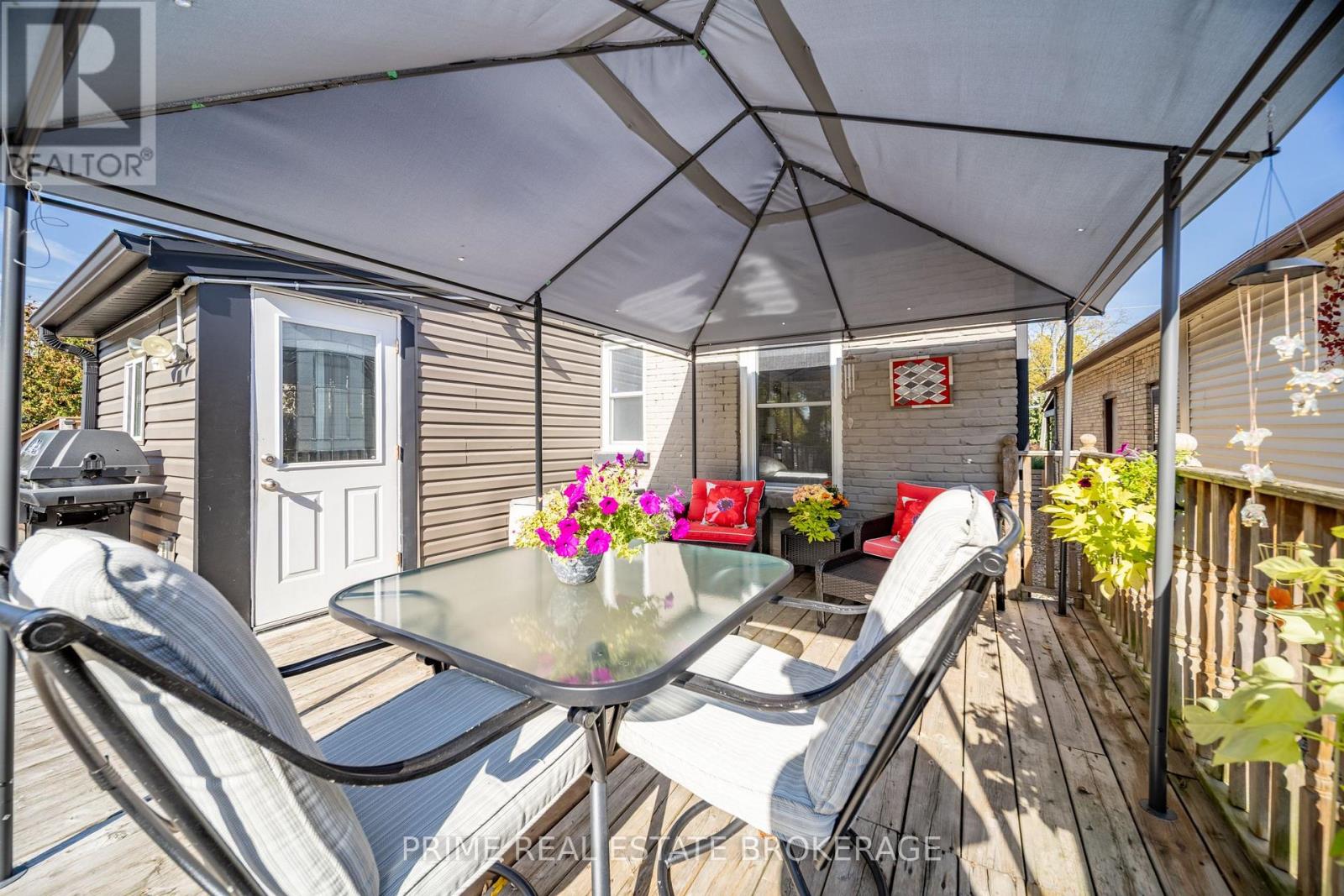 11 Briscoe Street E, London South, Ontario  N6C 1W8 - Photo 39 - X12473847