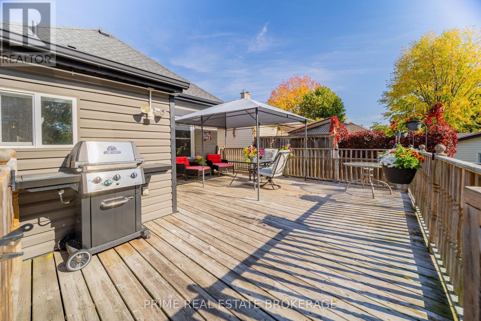 11 Briscoe Street E, London South, Ontario  N6C 1W8 - Photo 40 - X12473847