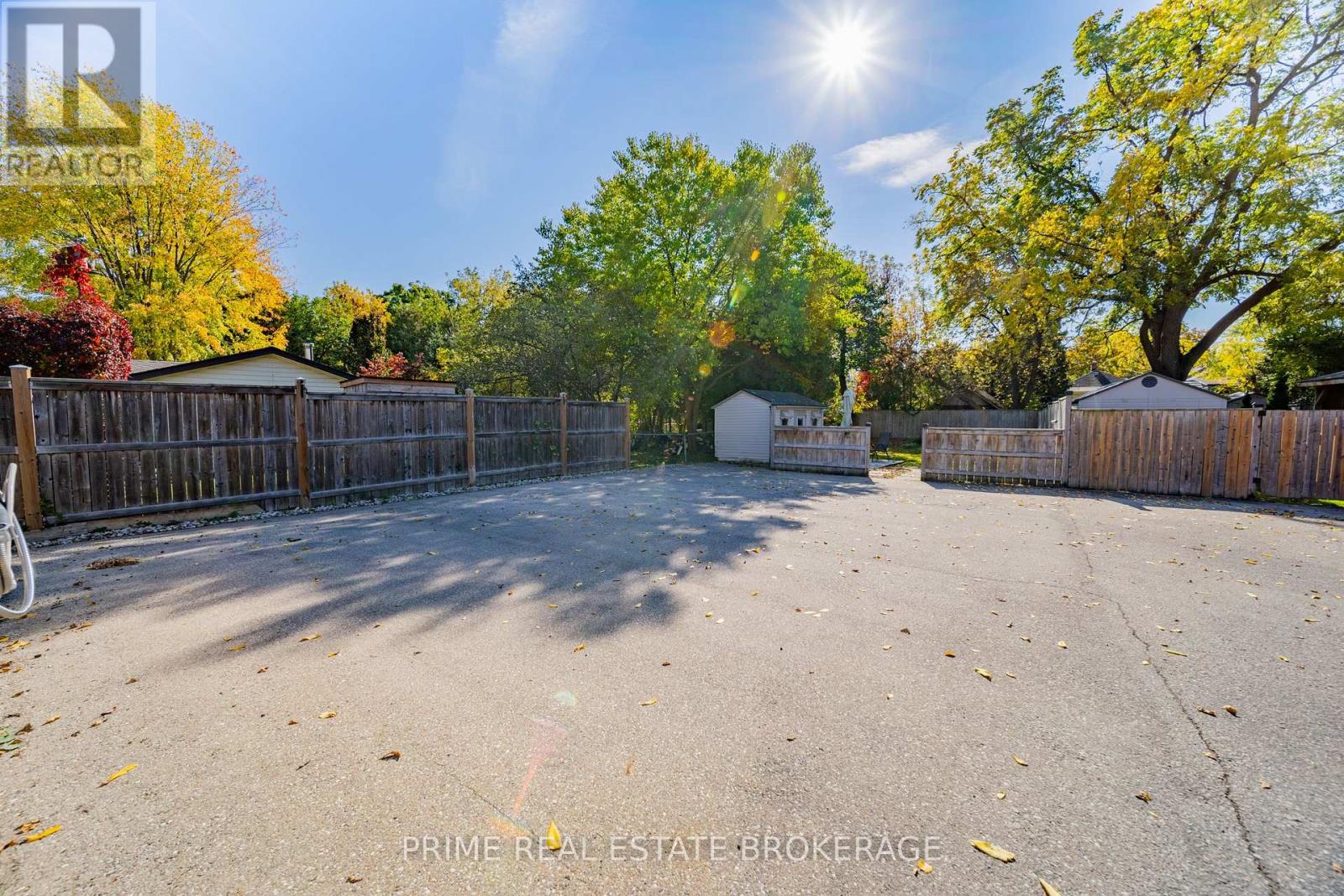 11 Briscoe Street E, London South, Ontario  N6C 1W8 - Photo 43 - X12473847