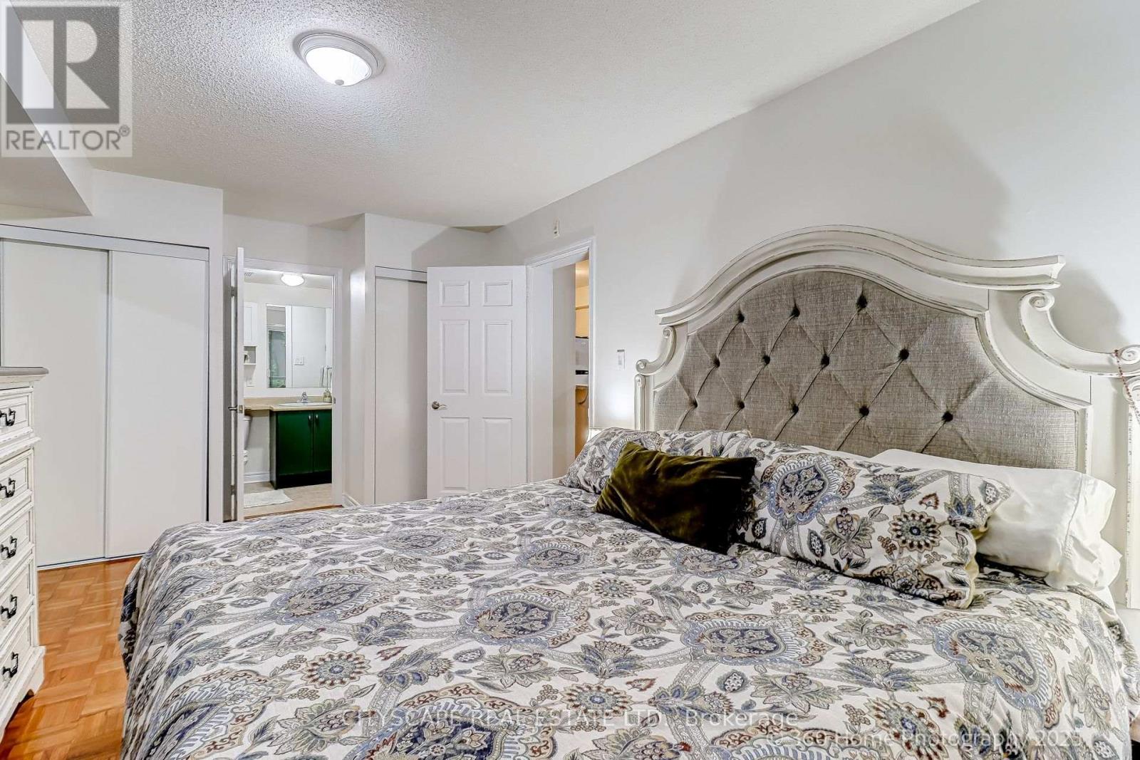 101 - 245 Pinegrove Road, Vaughan, Ontario  L4L 2H7 - Photo 10 - N12474072