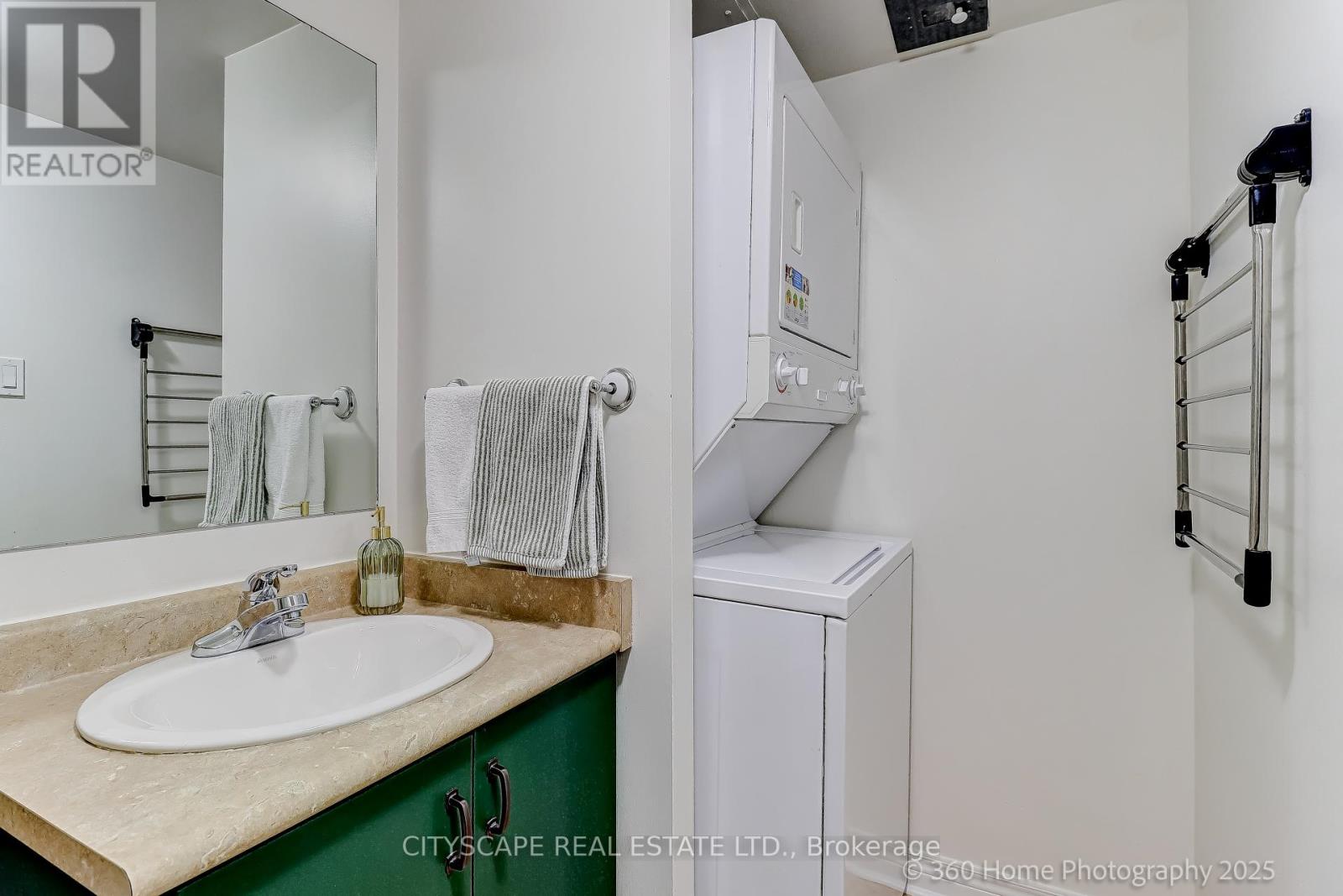 101 - 245 Pinegrove Road, Vaughan, Ontario  L4L 2H7 - Photo 11 - N12474072