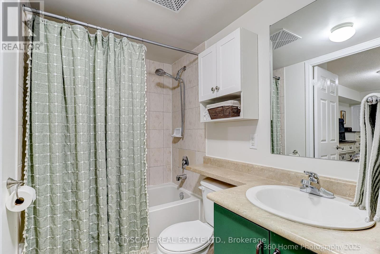 101 - 245 Pinegrove Road, Vaughan, Ontario  L4L 2H7 - Photo 12 - N12474072