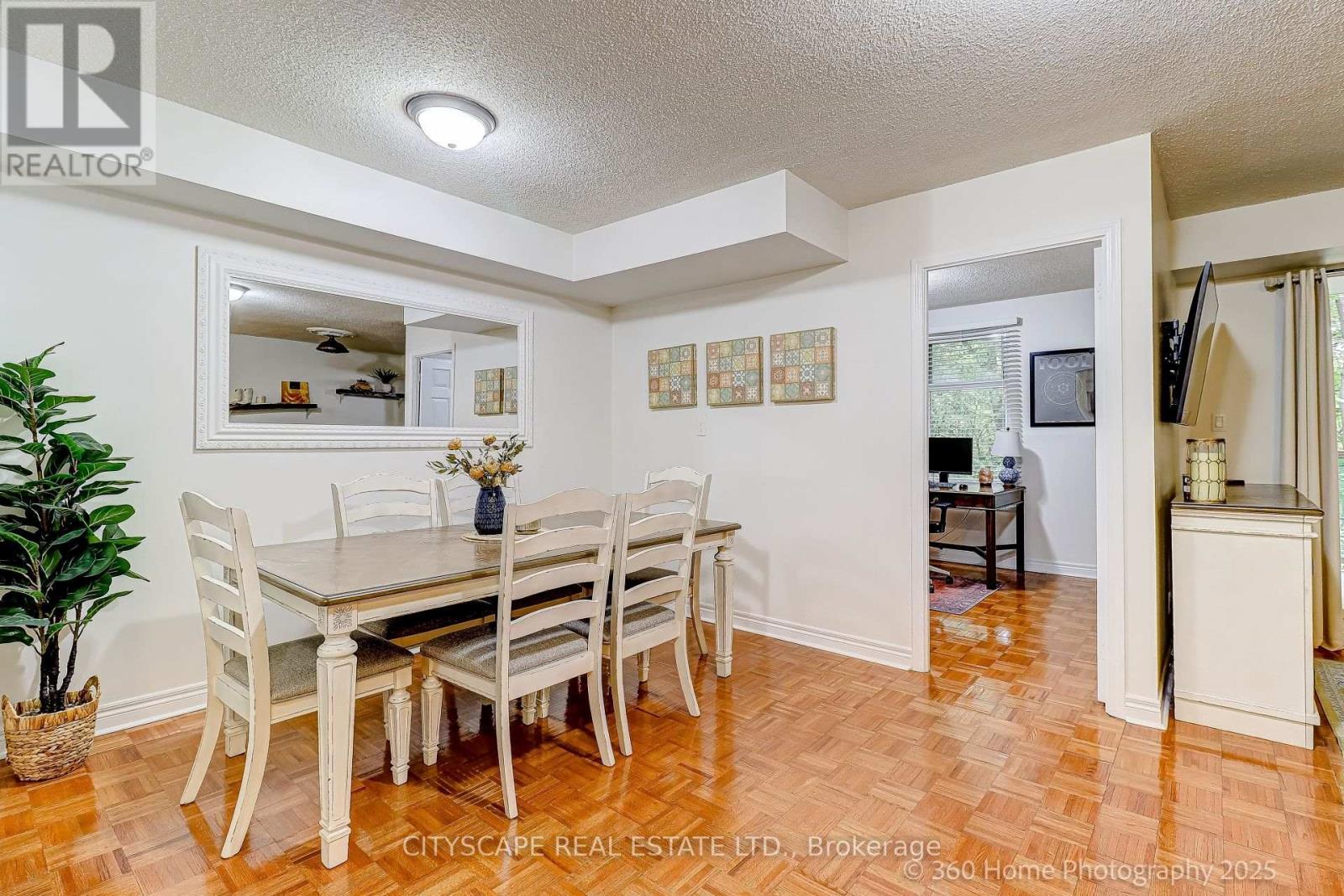 101 - 245 Pinegrove Road, Vaughan, Ontario  L4L 2H7 - Photo 4 - N12474072
