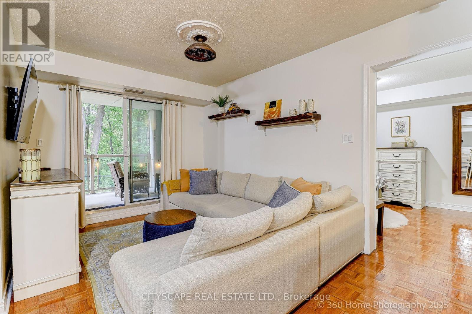 101 - 245 Pinegrove Road, Vaughan, Ontario  L4L 2H7 - Photo 6 - N12474072