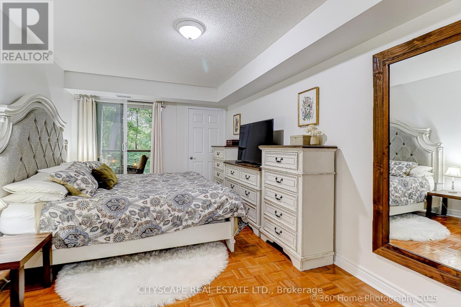 101 - 245 Pinegrove Road, Vaughan, Ontario  L4L 2H7 - Photo 9 - N12474072