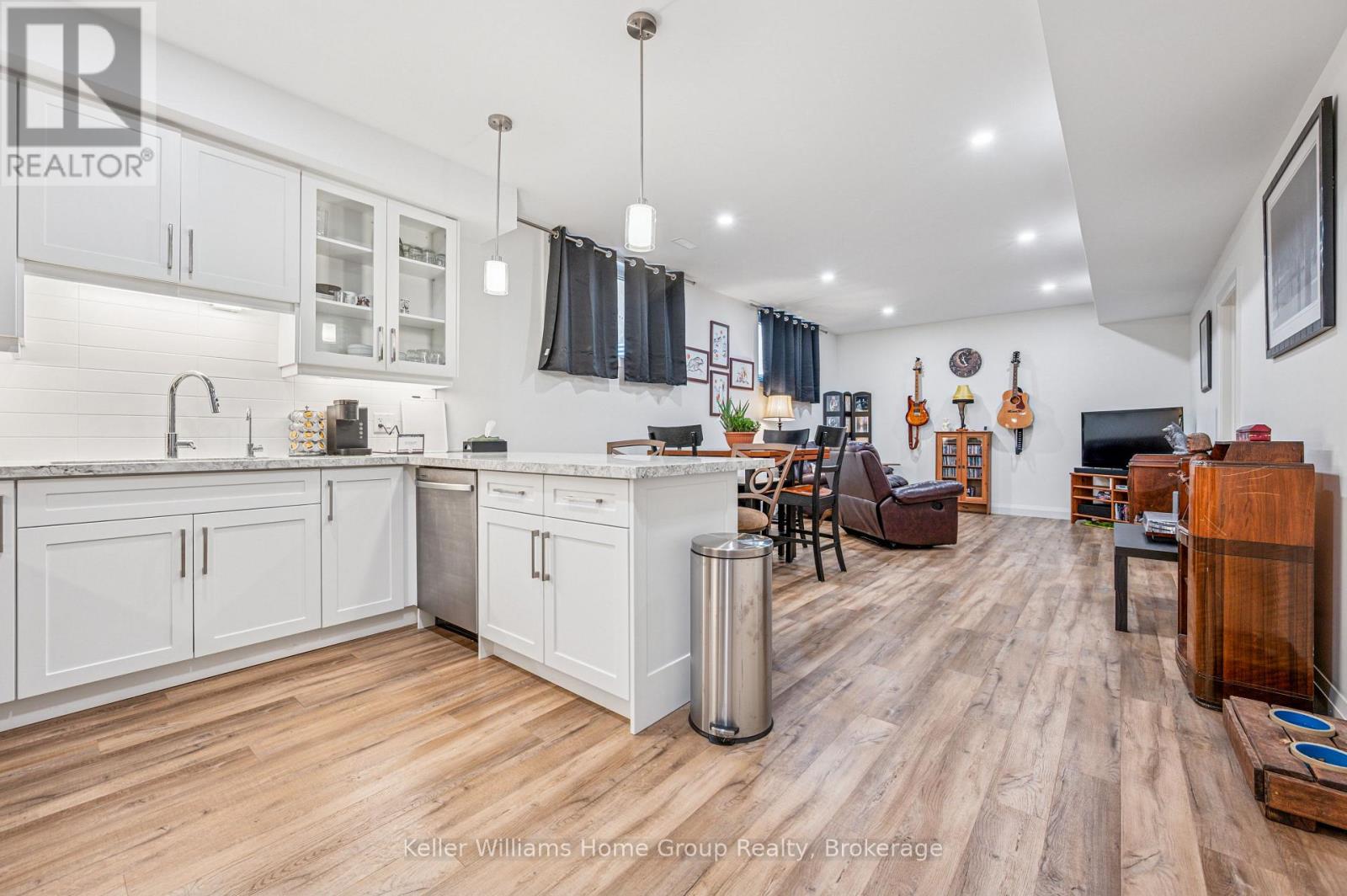 76 South Drive, Kitchener, Ontario  N2M 4B6 - Photo 27 - X12474120