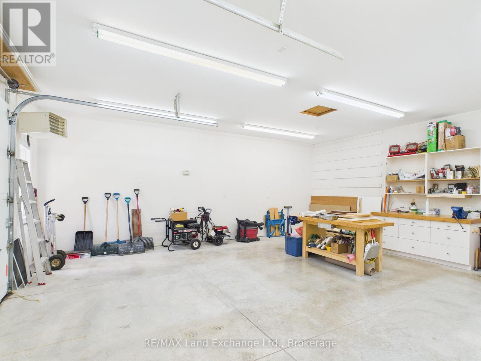 228 Willow Road, Kincardine, Ontario  N2Z 2V9 - Photo 10 - X12474157