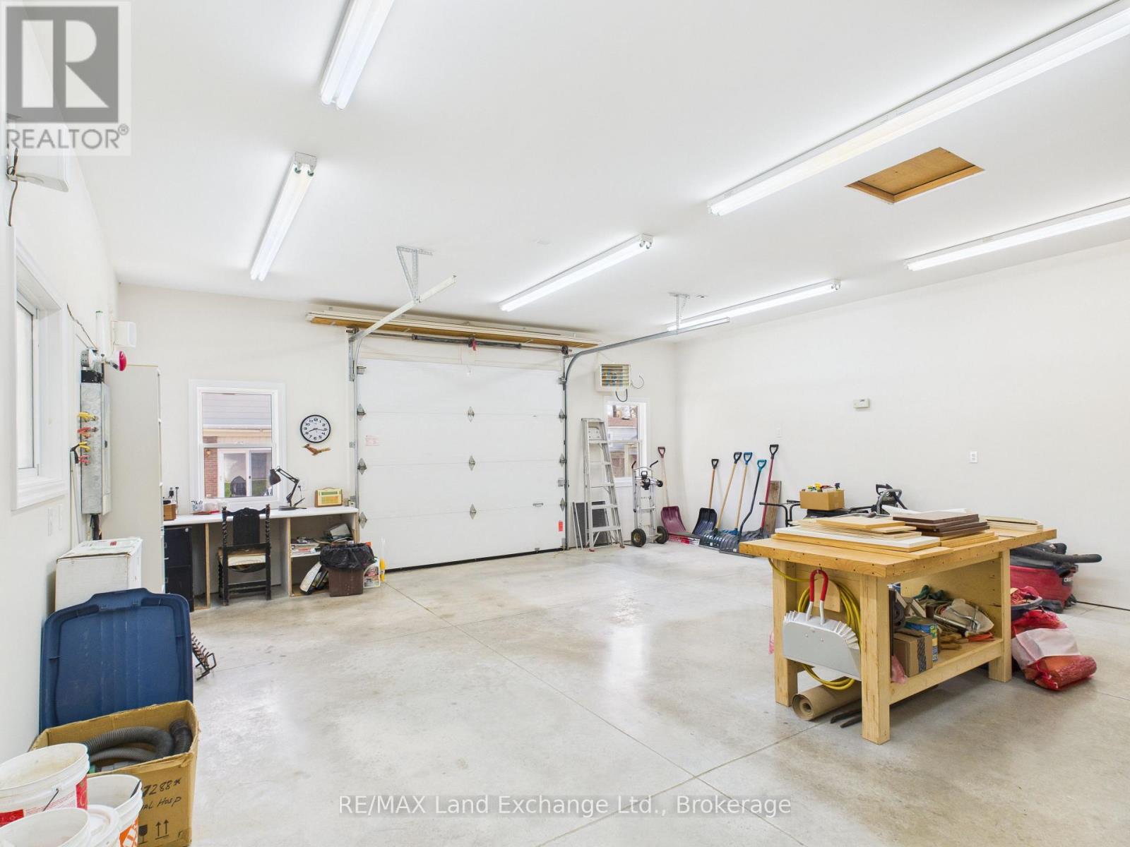 228 Willow Road, Kincardine, Ontario  N2Z 2V9 - Photo 11 - X12474157
