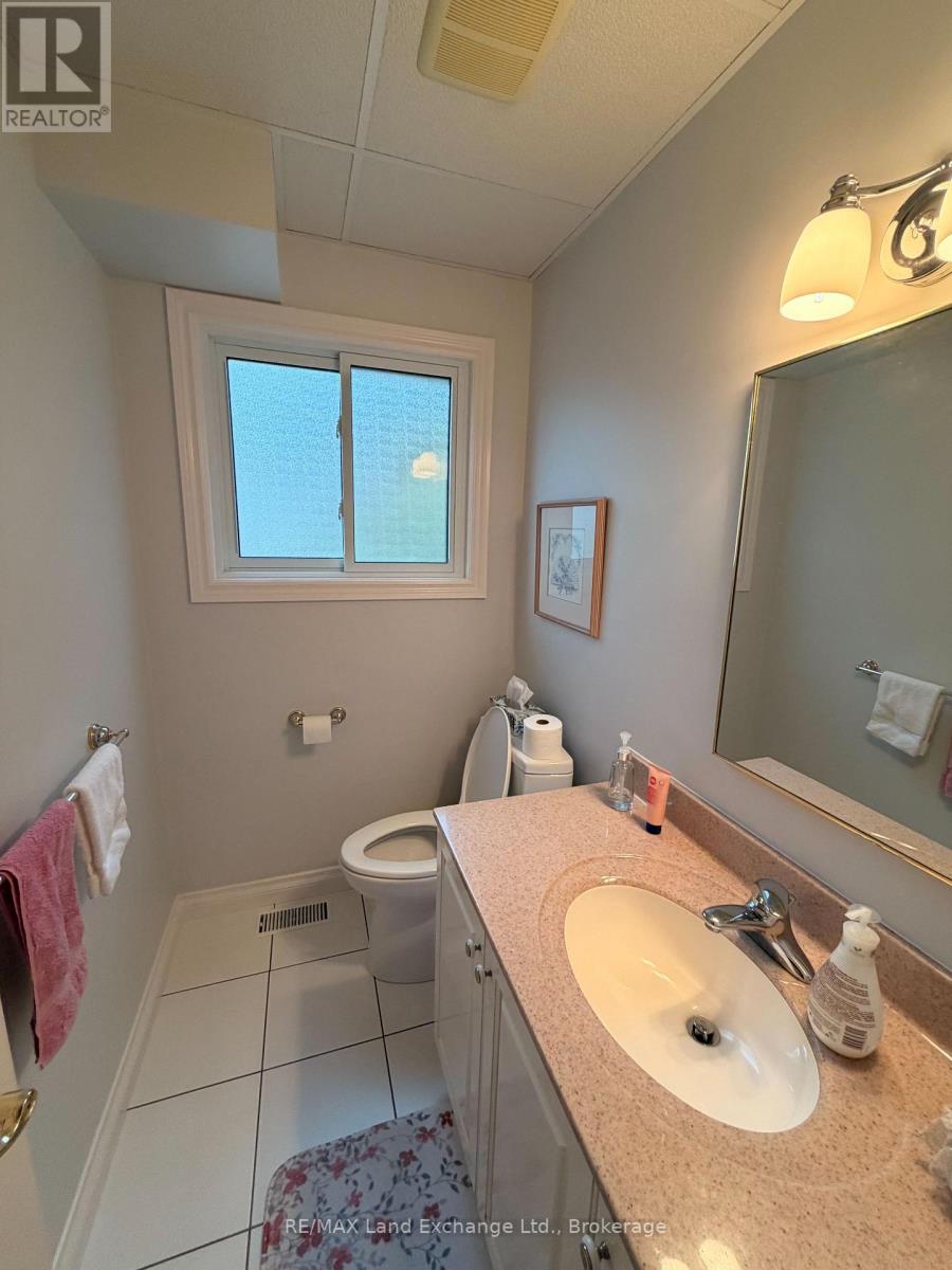 228 Willow Road, Kincardine, Ontario  N2Z 2V9 - Photo 16 - X12474157