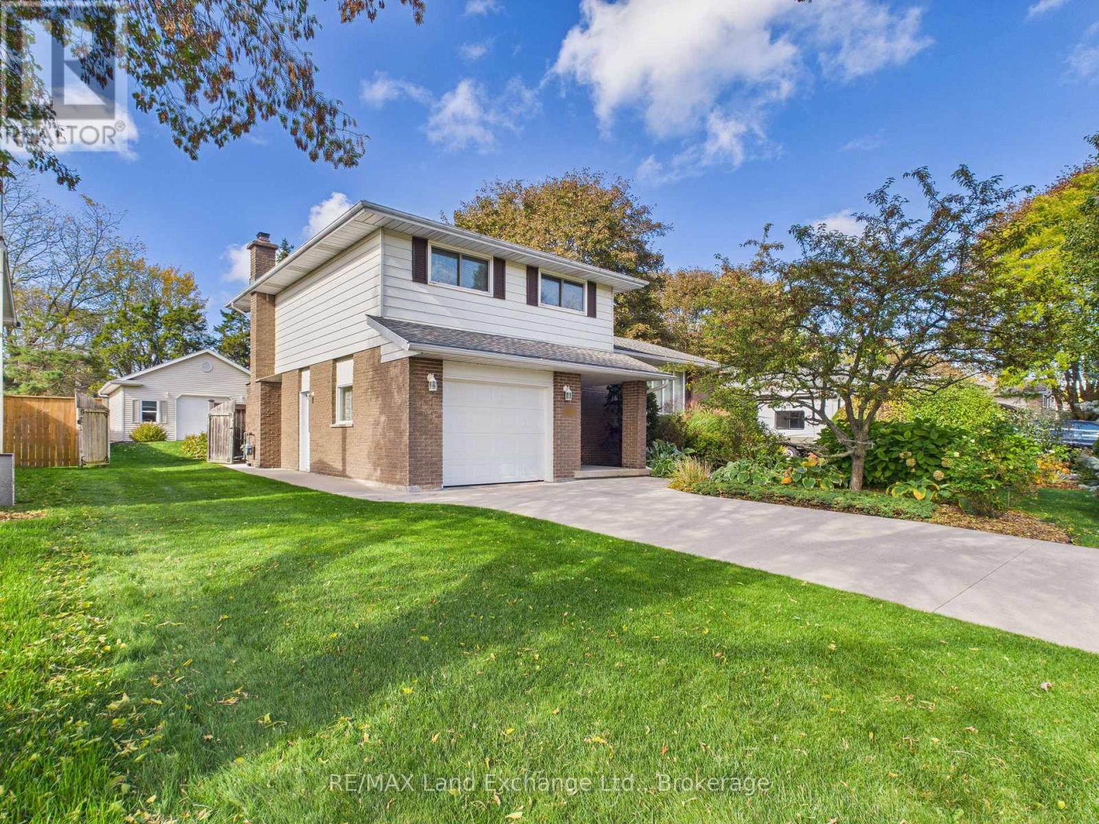 228 Willow Road, Kincardine, Ontario  N2Z 2V9 - Photo 2 - X12474157